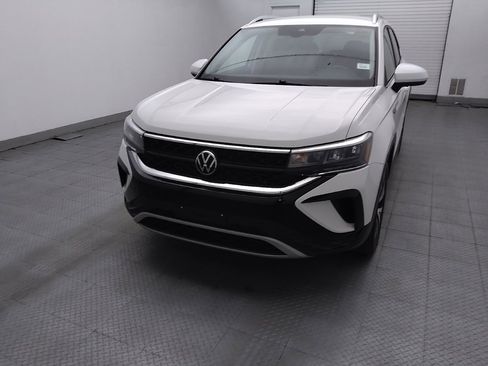 Used 2024 Volkswagen Taos SE FWD image 15