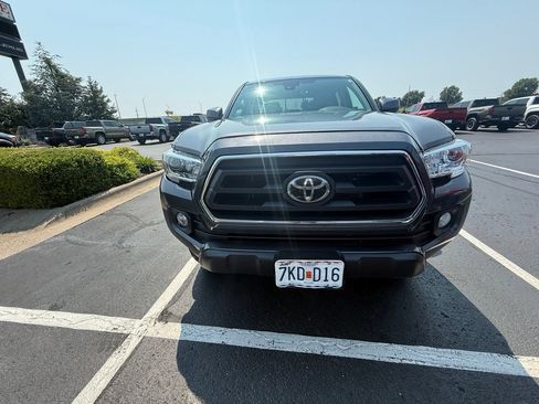 Used 2020 Toyota Tacoma SR5 AWD/4WD image 3