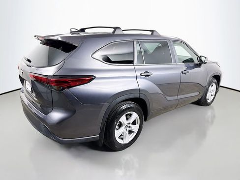 Certified 2023 Toyota Highlander FWD image 7