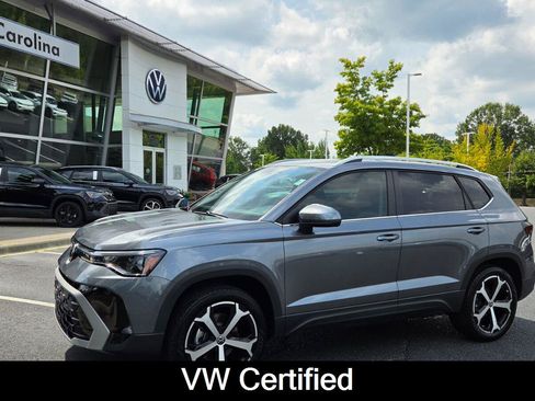 Used 2025 Volkswagen Taos SEL AWD/4WD image 1