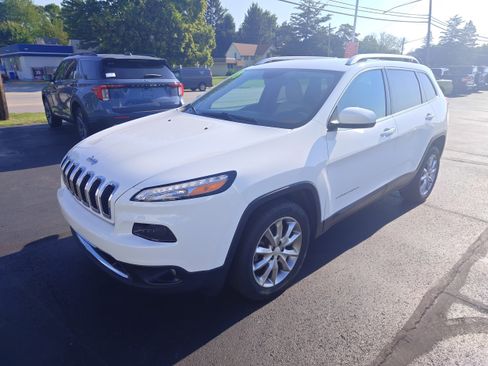 Used 2018 Jeep Cherokee Limited image 3