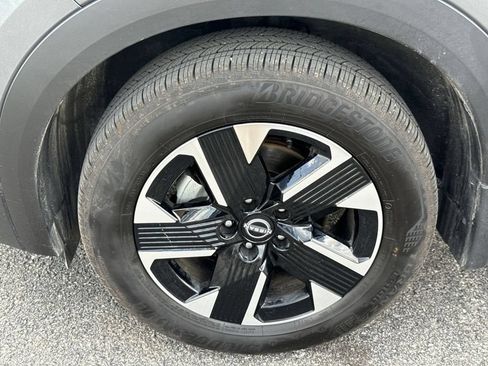 Used 2025 Nissan Kicks SV w/ SV Premium Package AWD/4WD image 10