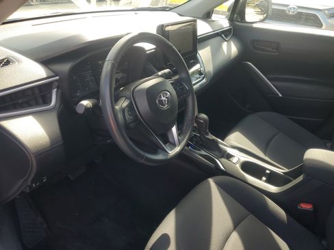 Used 2025 Toyota Corolla Cross LE image 16