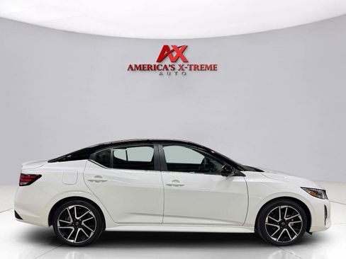 Used 2025 Nissan Sentra SR w/ SR Premium Package FWD image 8