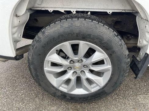 Used 2020 Chevrolet Silverado 1500 Custom w/ Custom Value Package image 3