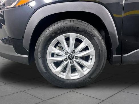 Used 2024 Toyota Corolla Cross LE FWD image 11