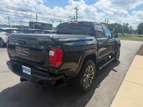 Used 2025 GMC Canyon Denali AWD/4WD image 8