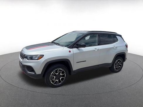 Used 2025 Jeep Compass Trailhawk AWD/4WD image 7