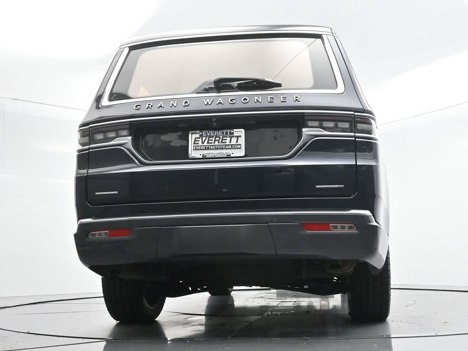 Used 2022 Jeep Grand Wagoneer Series III w/ HD Trailer Tow Package AWD/4WD image 59