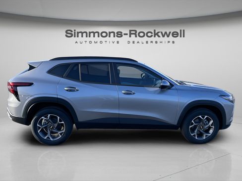 New 2026 Chevrolet Trax LT image 8