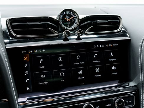 New 2025 Bentley Bentayga image 39