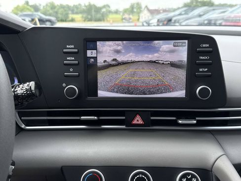 New 2026 Hyundai Elantra SE FWD image 4