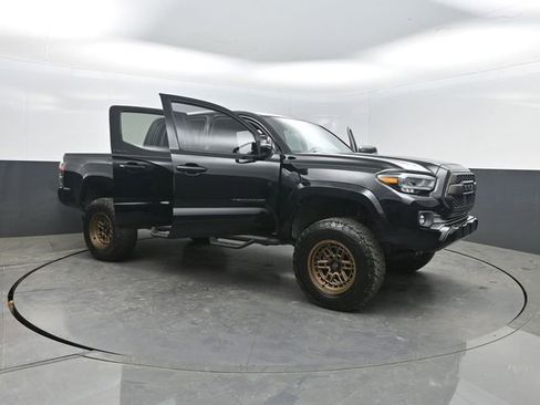 Used 2021 Toyota Tacoma Limited RWD image 40