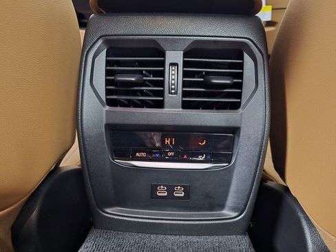 Used 2025 BMW 330i xDrive Sedan w/ Premium Package image 16