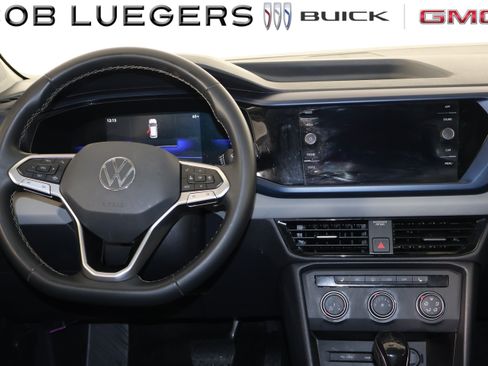 Used 2022 Volkswagen Taos SE FWD image 12