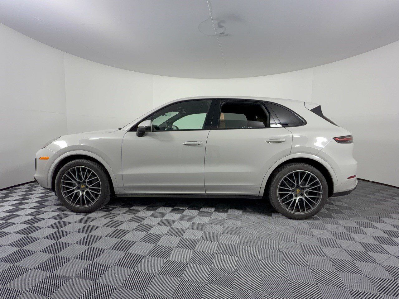 Used 2021 Porsche Cayenne S AWD/4WD image 2