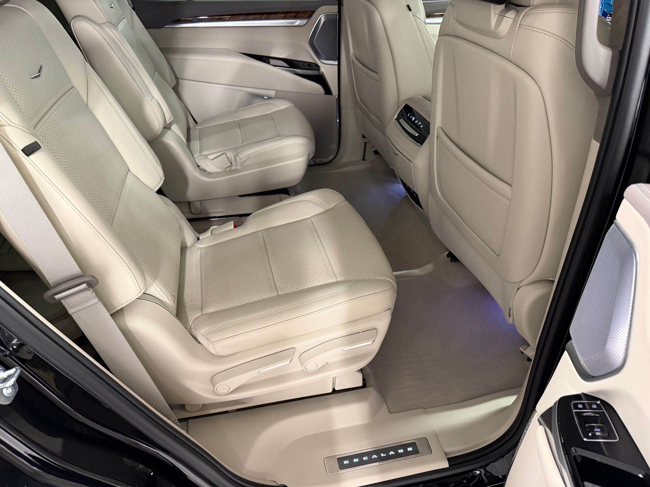 Certified 2025 Cadillac Escalade Sport Platinum w/ LPO, ONYX Package AWD/4WD image 58
