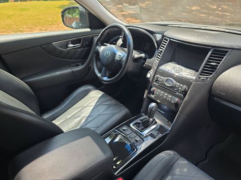 Used 2010 INFINITI FX35 AWD w/ Navigation Pkg image 24
