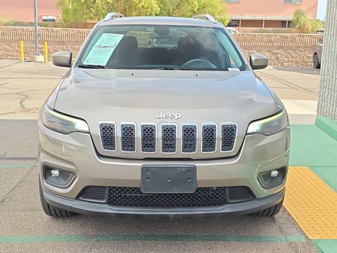 Used 2019 Jeep Cherokee Latitude w/ Popular Appearance Group AWD/4WD image 2