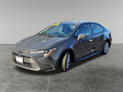 Certified 2023 Toyota Corolla LE image 3