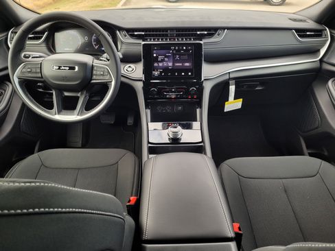 New 2025 Jeep Grand Cherokee Laredo image 14