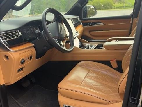 Used 2024 Jeep Grand Wagoneer Series III w/ HD Trailer Tow Package image 13