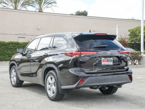 Used 2020 Toyota Highlander LE FWD image 7