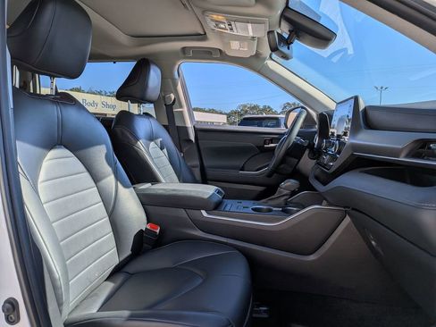 Used 2022 Toyota Highlander XLE image 32