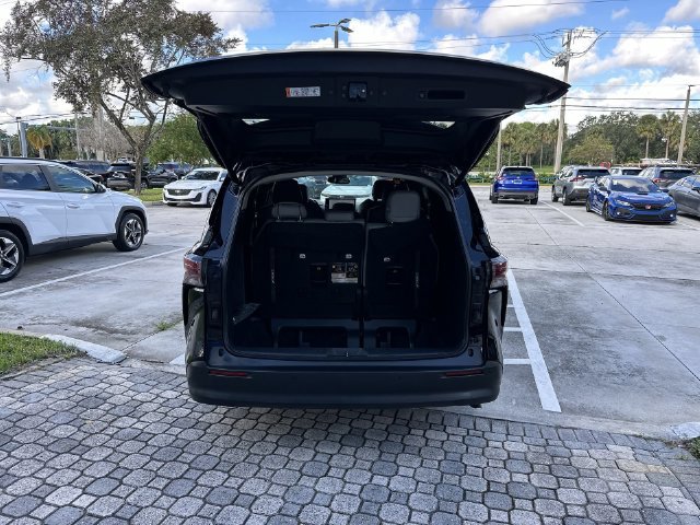 Used 2026 Toyota Sienna XLE FWD image 28