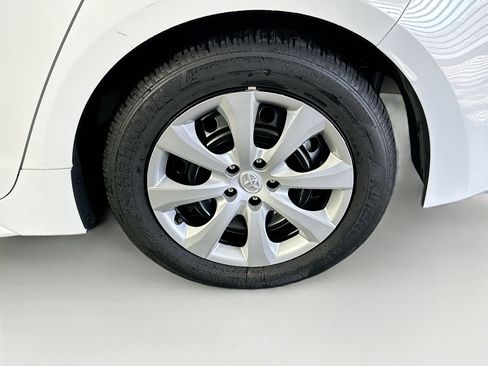 Used 2024 Toyota Corolla LE image 11