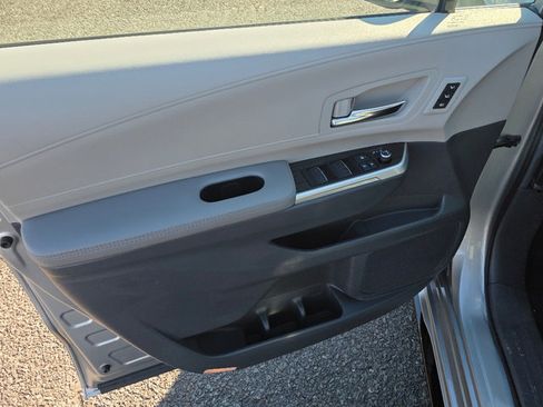 Used 2024 Toyota Sienna Limited image 29