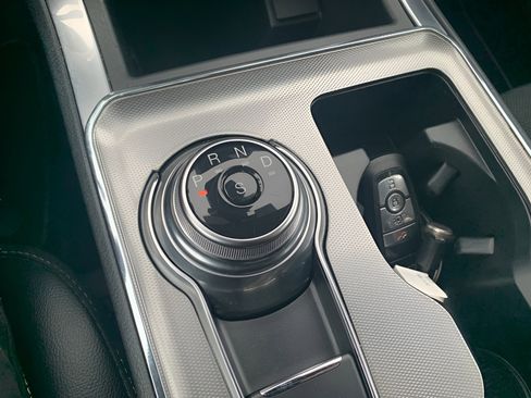 Used 2022 Ford Edge ST image 12