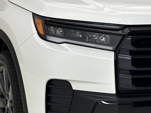 New 2026 Honda Pilot Sport image 5