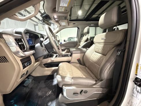 Used 2025 Ford F450 Platinum w/ Platinum Plus Package image 18