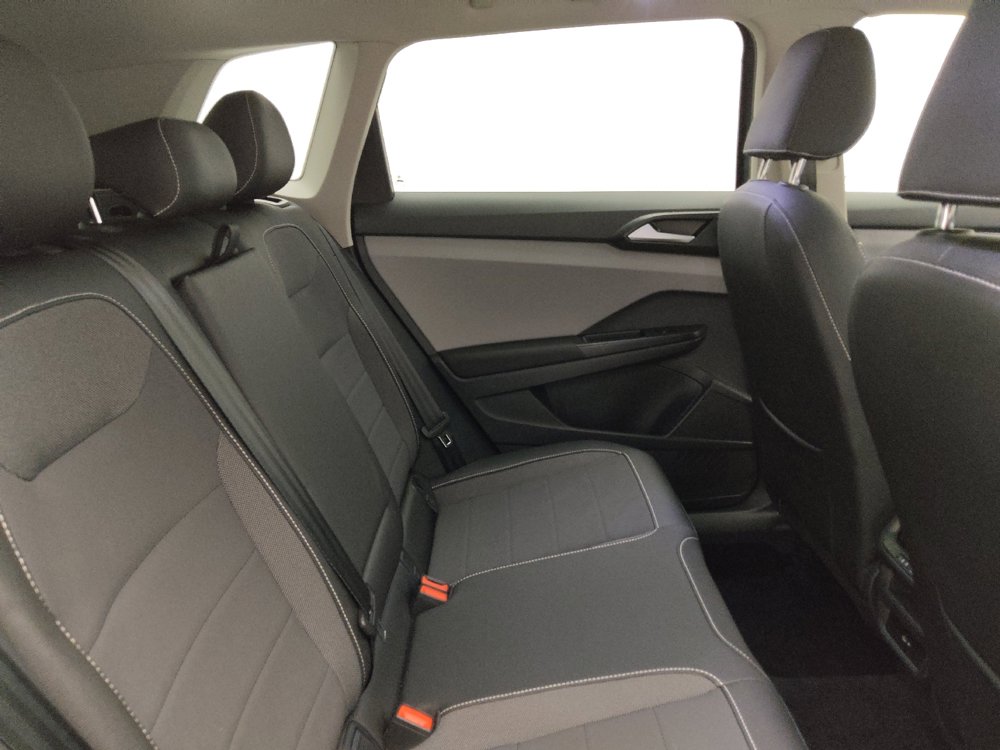 Used 2023 Volkswagen Taos SE w/ Panoramic Sunroof Package FWD image 19