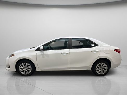 Used 2017 Toyota Corolla LE w/ Carpet Mat Package (TMS) FWD image 3