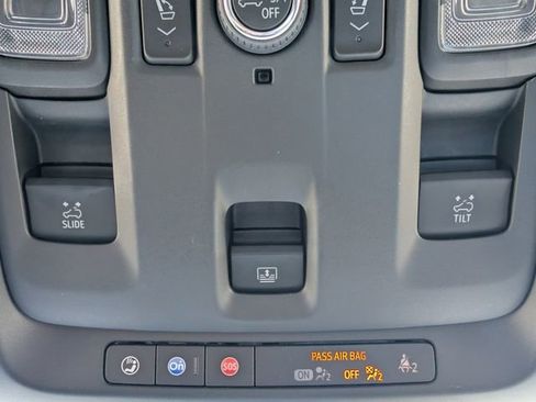 Used 2022 Chevrolet Tahoe Z71 w/ Z71 Off-Road Package image 29