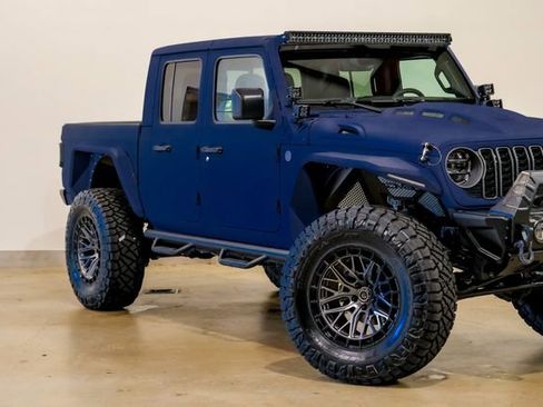 Used 2025 Jeep Gladiator Sport image 13