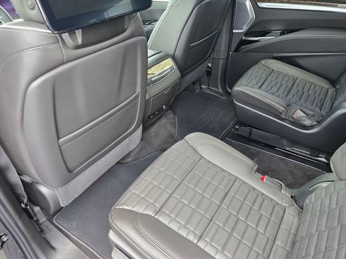New 2026 Cadillac Escalade ESV Platinum Luxury AWD/4WD image 14