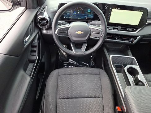 Used 2025 Chevrolet Equinox LT image 12