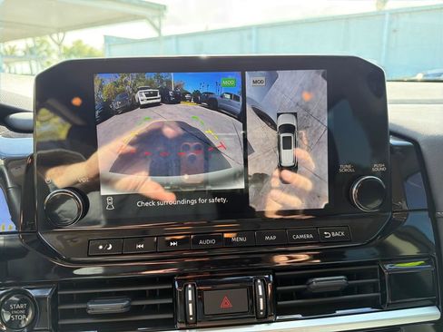 Certified 2025 Nissan Pathfinder SL image 27