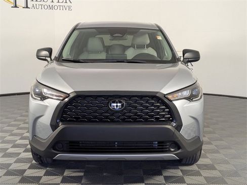 Used 2024 Toyota Corolla Cross L image 3