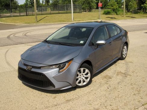 Used 2021 Toyota Corolla LE FWD image 4
