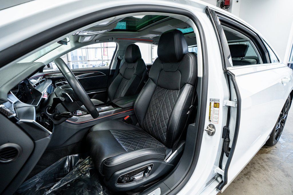 Used 2023 Audi S8 AWD/4WD image 35