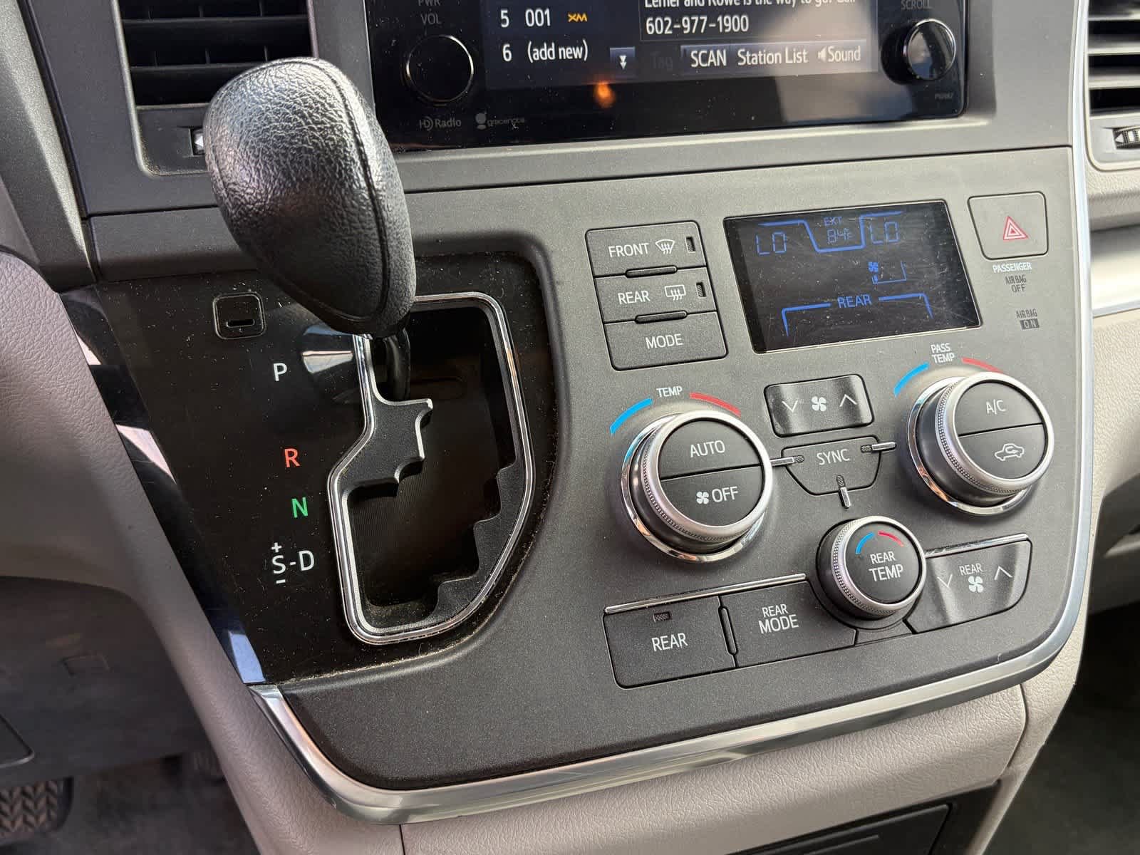 Used 2015 Toyota Sienna LE FWD image 19