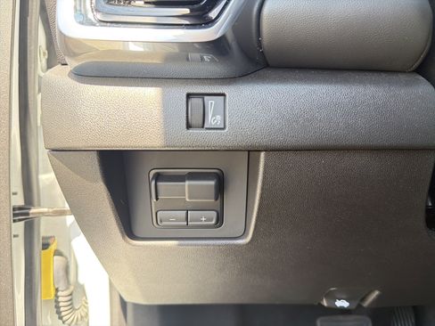 Used 2025 GMC Canyon Elevation AWD/4WD image 37