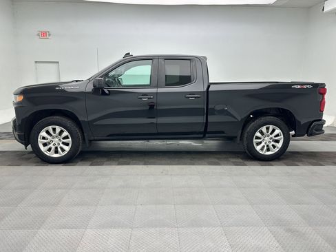 Used 2019 Chevrolet Silverado 1500 Custom w/ Custom Value Package image 2