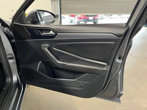 Used 2024 Volkswagen Jetta SE FWD image 12