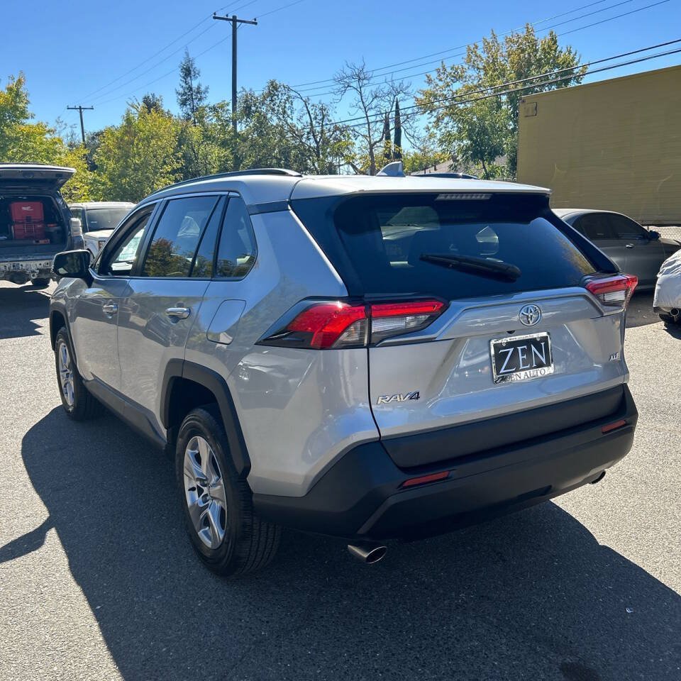 Used 2025 Toyota RAV4 XLE w/ Convenience Package FWD image 10