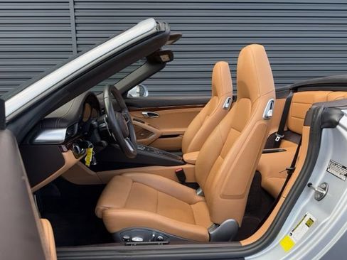 Used 2018 Porsche 911 Carrera 4S AWD/4WD image 5